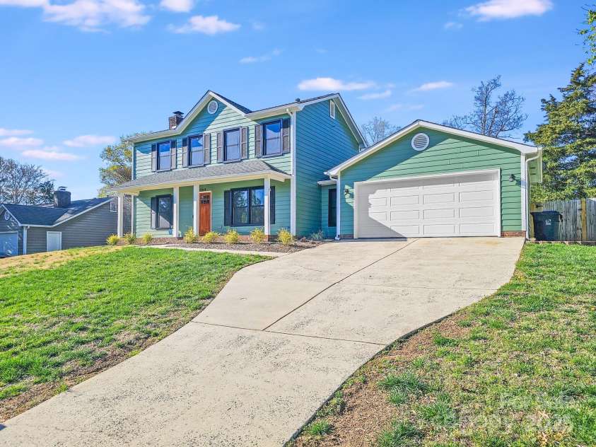 12620 Sulgrave Drive, Huntersville, NC 28078.  MLS# CAR4249153, YatesRealty ID 7473. Welcome home!