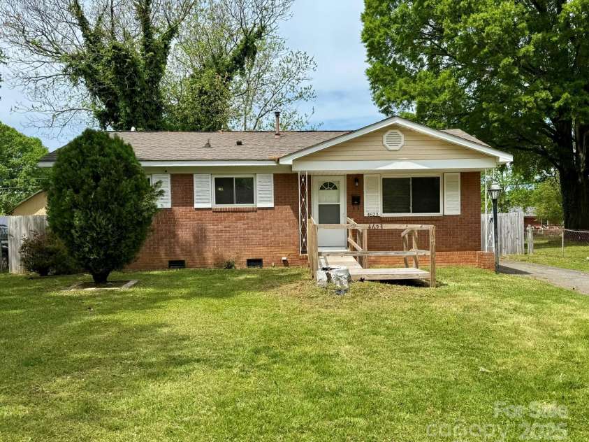 4623 Monmouth Drive, Charlotte, NC 28269.  MLS# CAR4247636, YatesRealty ID 7475. 