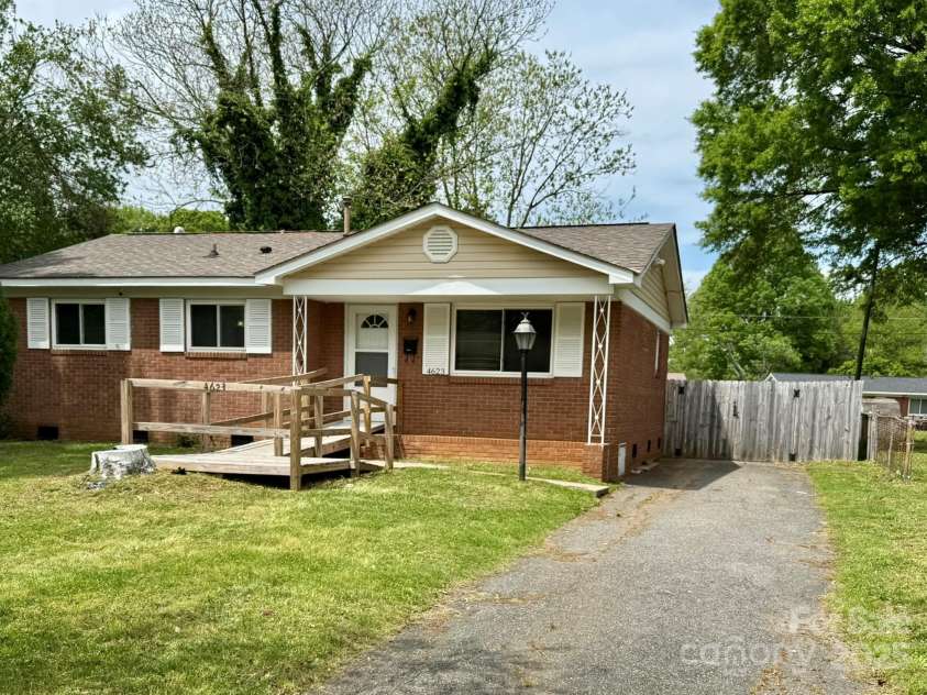 4623 Monmouth Drive, Charlotte, NC 28269.  MLS# CAR4247636, YatesRealty ID 7475. 