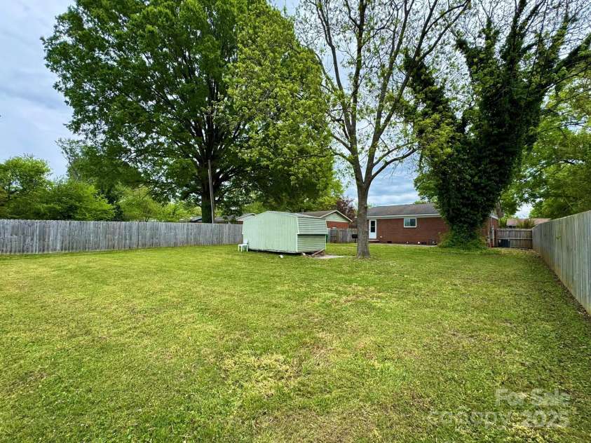 4623 Monmouth Drive, Charlotte, NC 28269.  MLS# CAR4247636, YatesRealty ID 7475. 