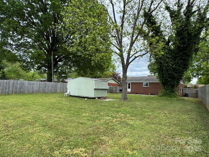 4623 Monmouth Drive, Charlotte, NC 28269.  MLS# CAR4247636, YatesRealty ID 7475. 