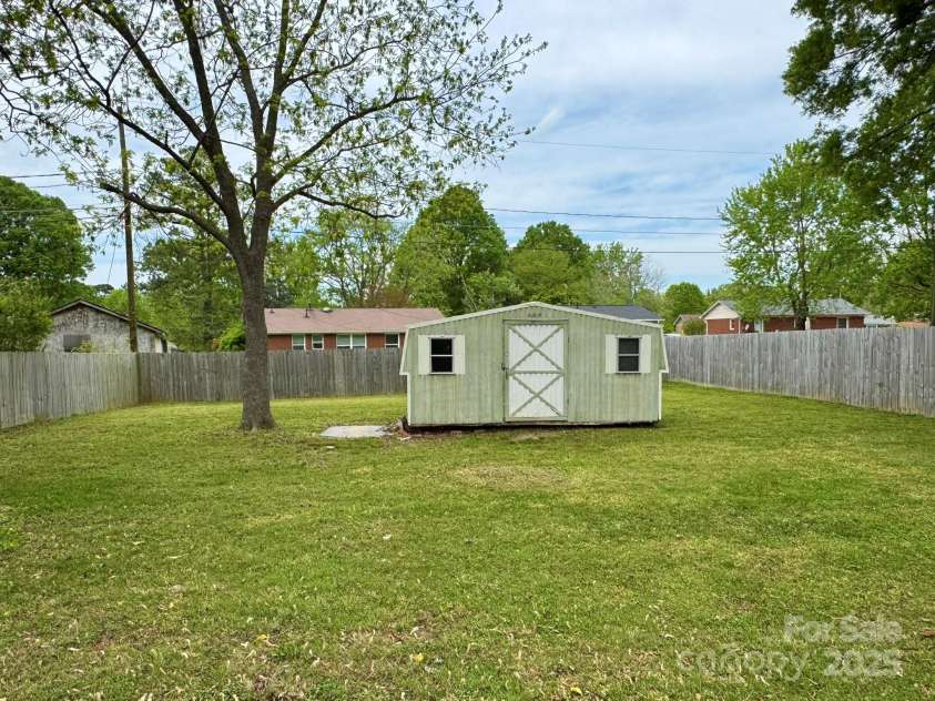 4623 Monmouth Drive, Charlotte, NC 28269.  MLS# CAR4247636, YatesRealty ID 7475. 