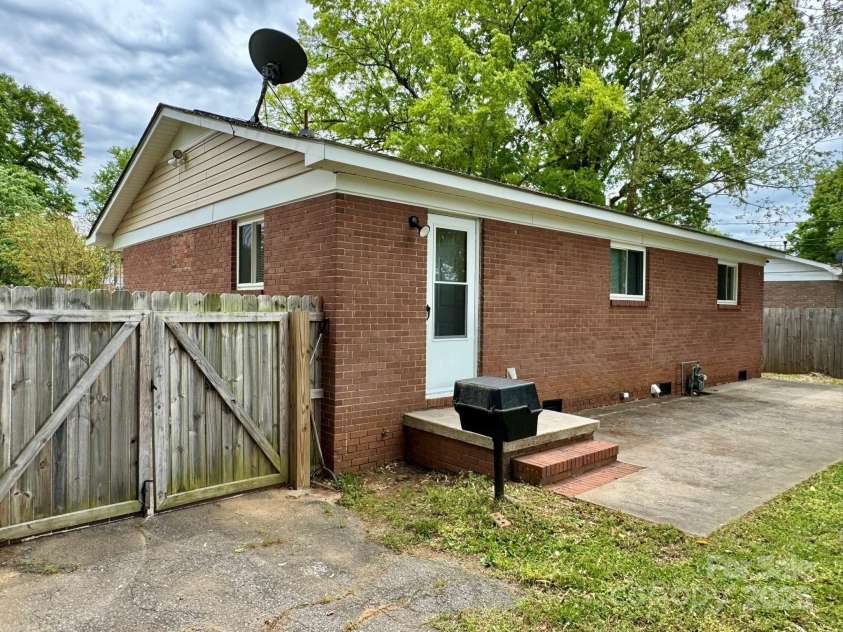 4623 Monmouth Drive, Charlotte, NC 28269.  MLS# CAR4247636, YatesRealty ID 7475. 