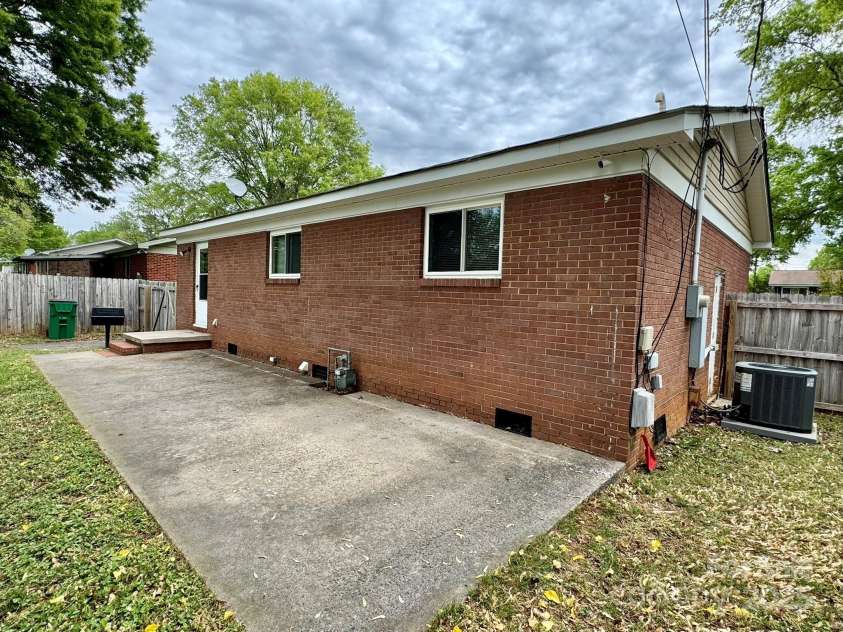 4623 Monmouth Drive, Charlotte, NC 28269.  MLS# CAR4247636, YatesRealty ID 7475. 