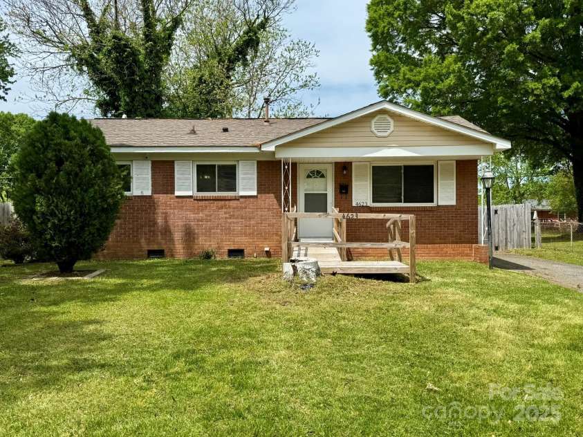4623 Monmouth Drive, Charlotte, NC 28269.  MLS# CAR4247636, YatesRealty ID 7475. 