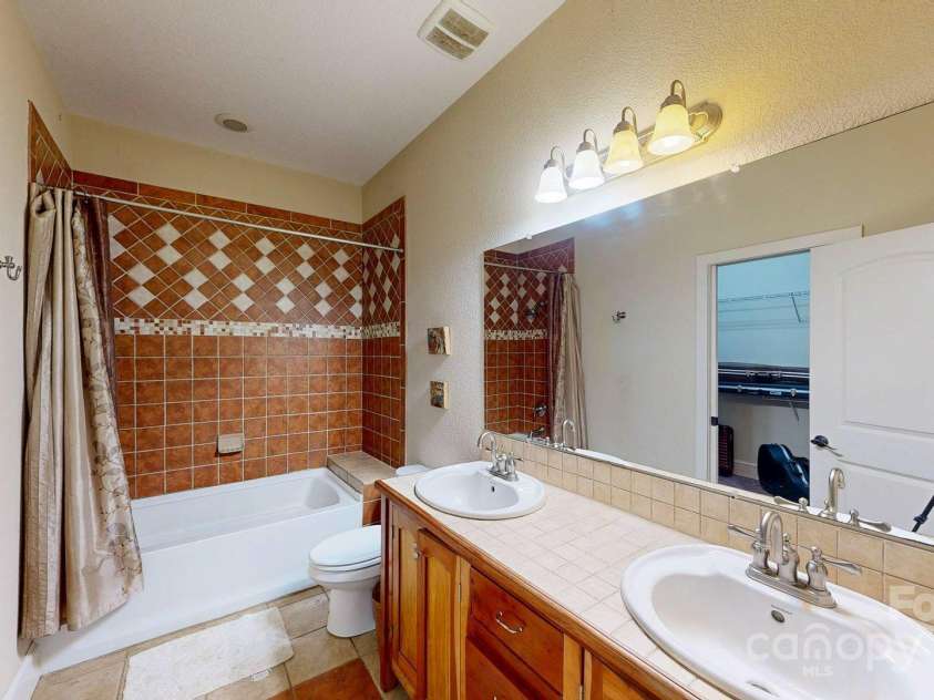 6 Sunrise Valley, Leicester, NC 28748.  MLS# CAR4283211, YatesRealty ID 7475. Full Bath