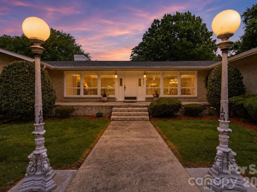 938 Sandswood Drive, Gastonia, NC 28054.  MLS# CAR4391359, YatesRealty ID 7477. 
