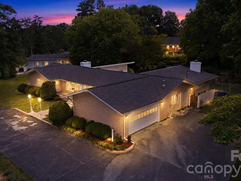 938 Sandswood Drive, Gastonia, NC 28054.  MLS# CAR4391359, YatesRealty ID 7477. 