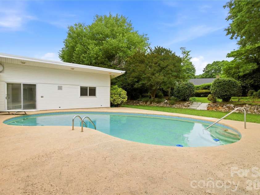 938 Sandswood Drive, Gastonia, NC 28054.  MLS# CAR4391359, YatesRealty ID 7477. 