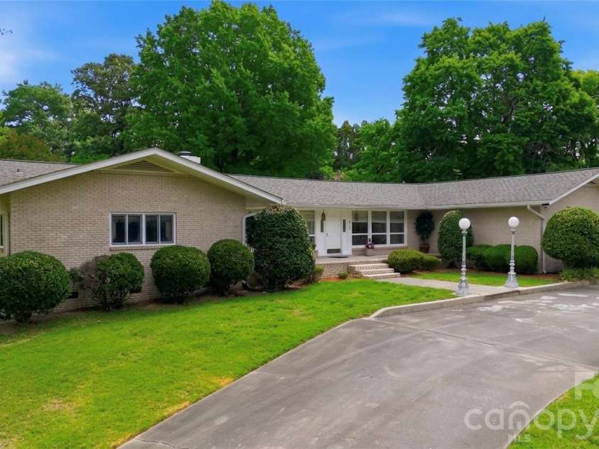 938 Sandswood Drive, Gastonia, NC 28054.  MLS# CAR4391359, YatesRealty ID 7477. 