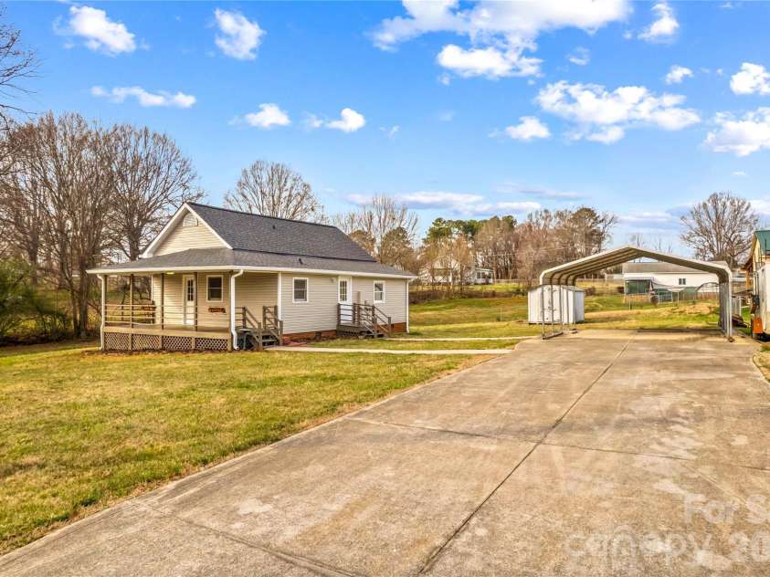 126 Thomas Street, Troutman, NC 28166.  MLS# CAR4355493, YatesRealty ID 7478. 