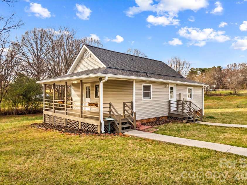 126 Thomas Street, Troutman, NC 28166.  MLS# CAR4355493, YatesRealty ID 7478. 