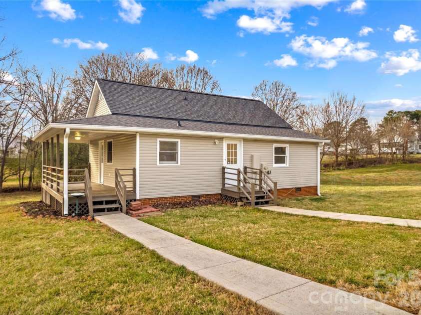 126 Thomas Street, Troutman, NC 28166.  MLS# CAR4355493, YatesRealty ID 7478. 