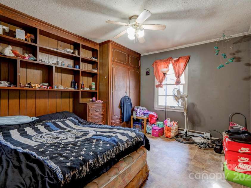 1900 Dixon Boulevard, Shelby, NC 28152.  MLS# CAR4215969, YatesRealty ID 748. Bedroom