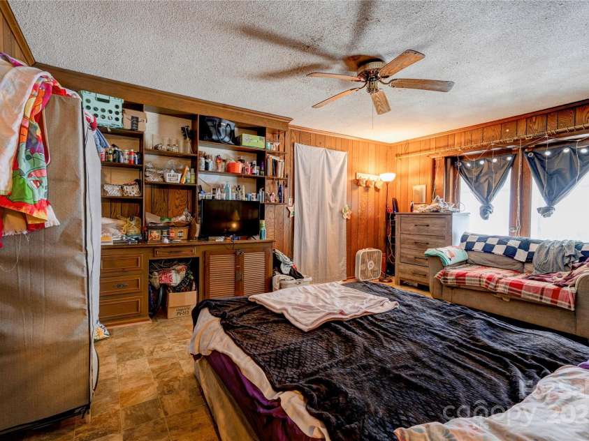 1900 Dixon Boulevard, Shelby, NC 28152.  MLS# CAR4215969, YatesRealty ID 748. Den