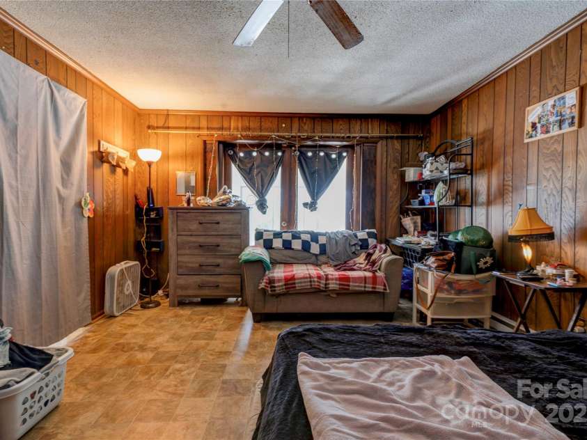 1900 Dixon Boulevard, Shelby, NC 28152.  MLS# CAR4215969, YatesRealty ID 748. Den