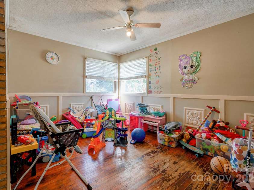 1900 Dixon Boulevard, Shelby, NC 28152.  MLS# CAR4215969, YatesRealty ID 748. Dining