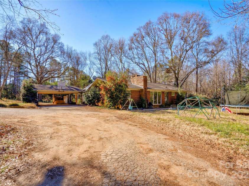 1900 Dixon Boulevard, Shelby, NC 28152.  MLS# CAR4215969, YatesRealty ID 748. Front