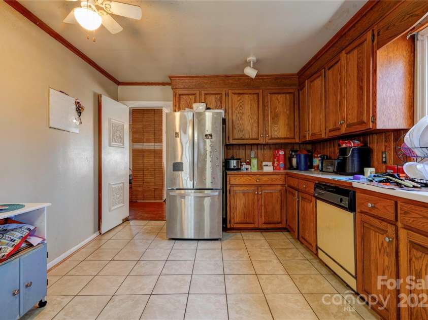 1900 Dixon Boulevard, Shelby, NC 28152.  MLS# CAR4215969, YatesRealty ID 748. Kitchen