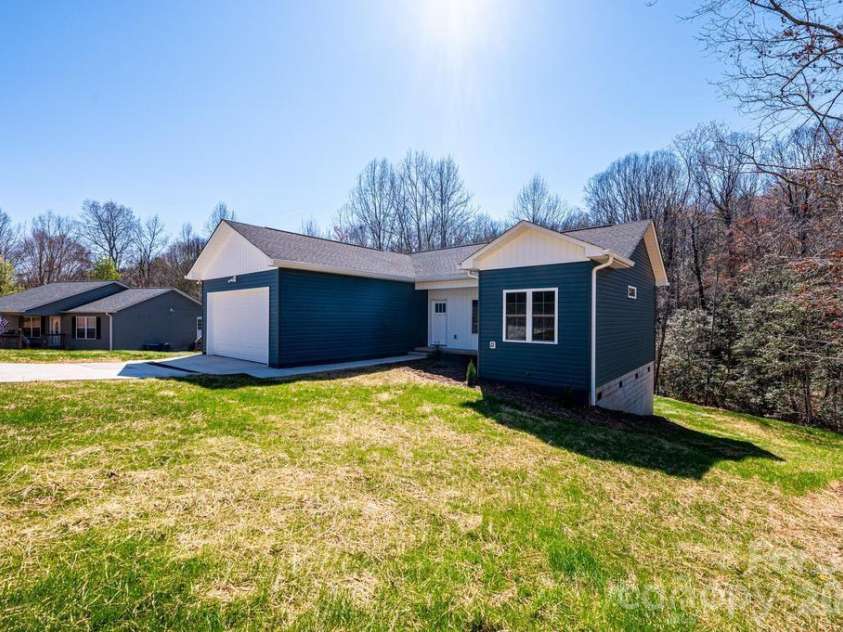 1314 39th Street Circle, Hickory, NC 28602.  MLS# CAR4411280, YatesRealty ID 7485. 