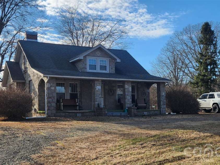 8144 none Highway, Reidsville, NC 27320.  MLS# CAR4340719, YatesRealty ID 7486. 