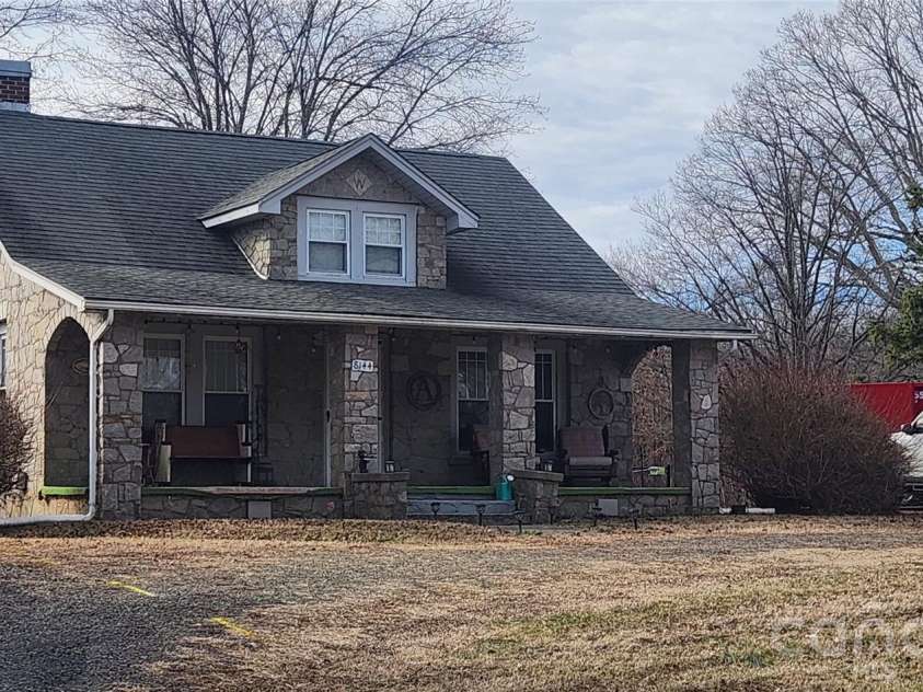 8144 none Highway, Reidsville, NC 27320.  MLS# CAR4340719, YatesRealty ID 7486. 