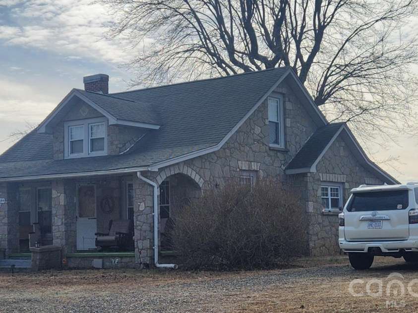 8144 none Highway, Reidsville, NC 27320.  MLS# CAR4340719, YatesRealty ID 7486. 
