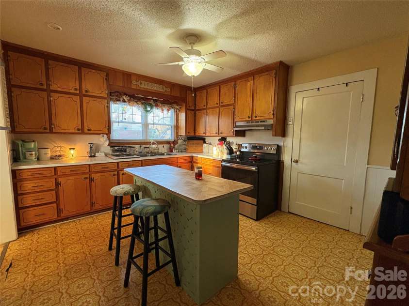 8144 none Highway, Reidsville, NC 27320.  MLS# CAR4340719, YatesRealty ID 7486. 