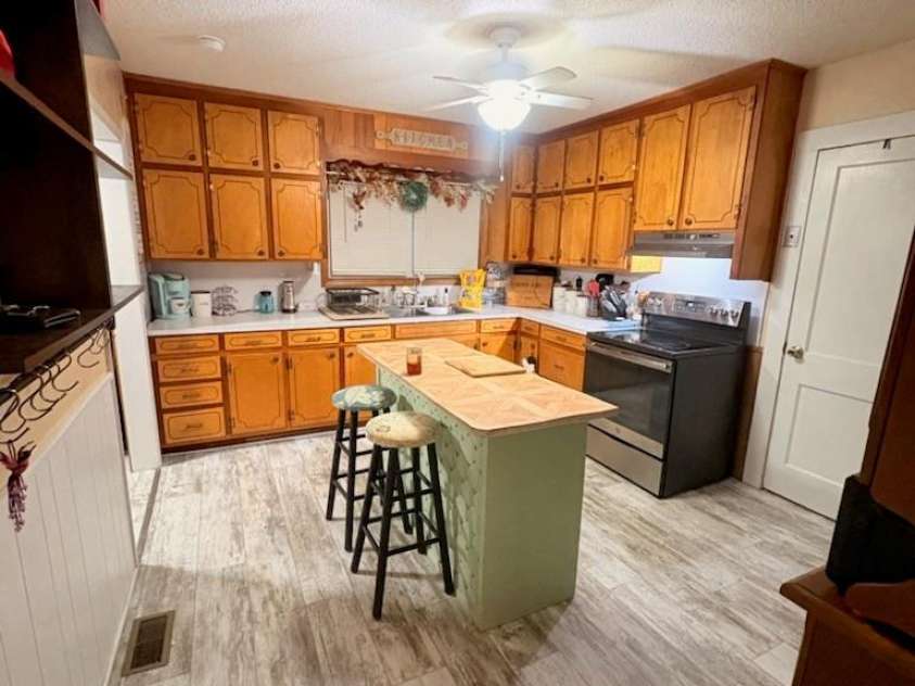 8144 none Highway, Reidsville, NC 27320.  MLS# CAR4340719, YatesRealty ID 7486. 