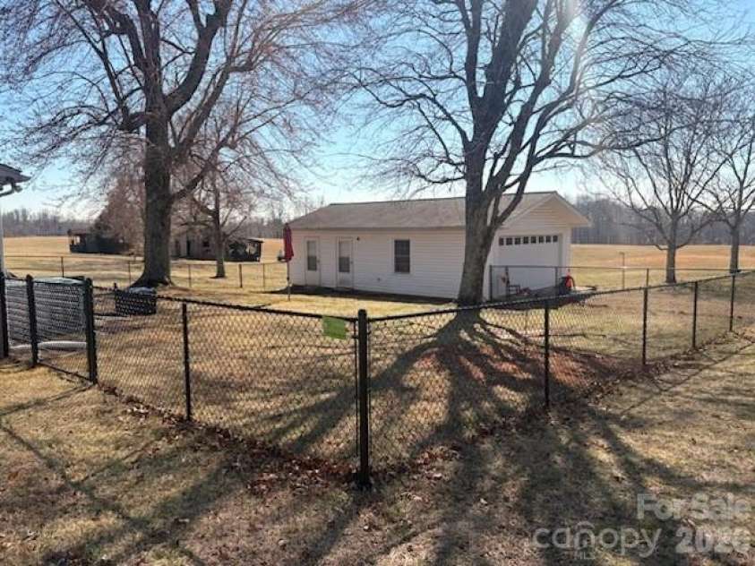 8144 none Highway, Reidsville, NC 27320.  MLS# CAR4340719, YatesRealty ID 7486. 