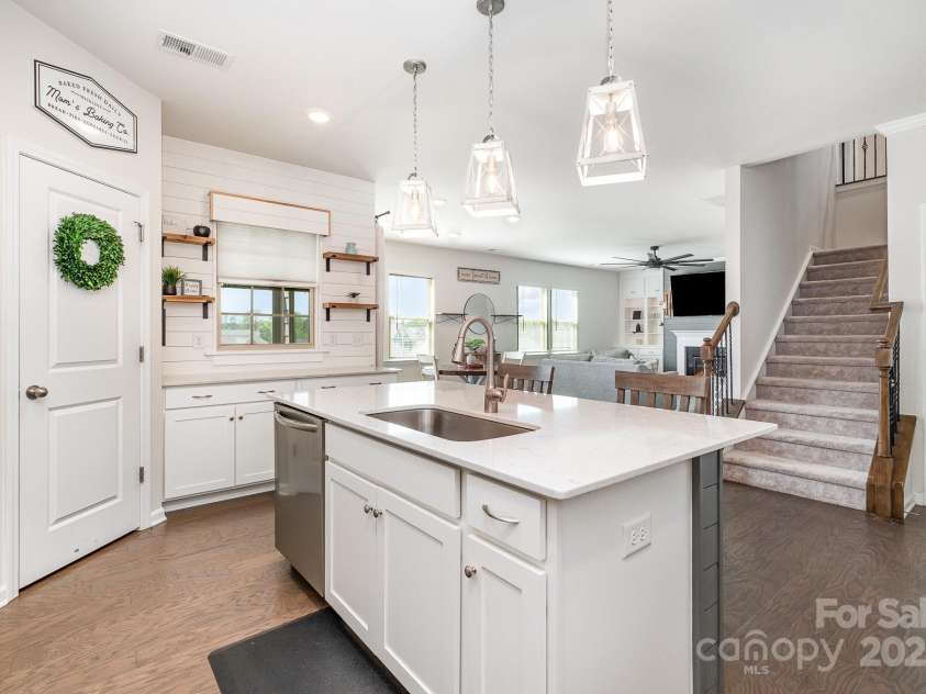 17502 Snug Harbor Road, Charlotte, NC 28278.  MLS# CAR4247407, YatesRealty ID 7488. 