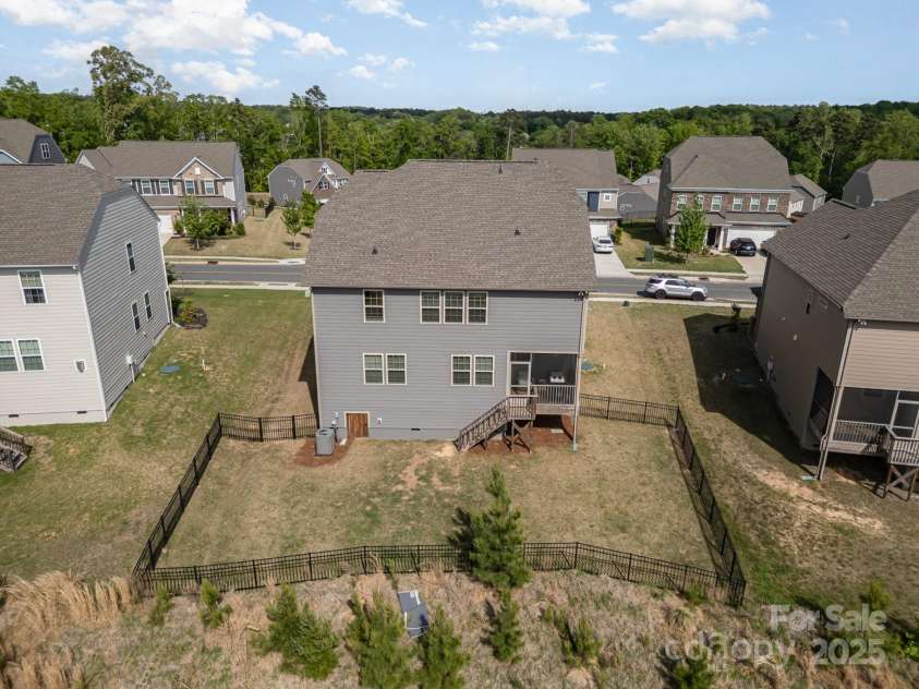 17502 Snug Harbor Road, Charlotte, NC 28278.  MLS# CAR4247407, YatesRealty ID 7488. Fenced in back yard 