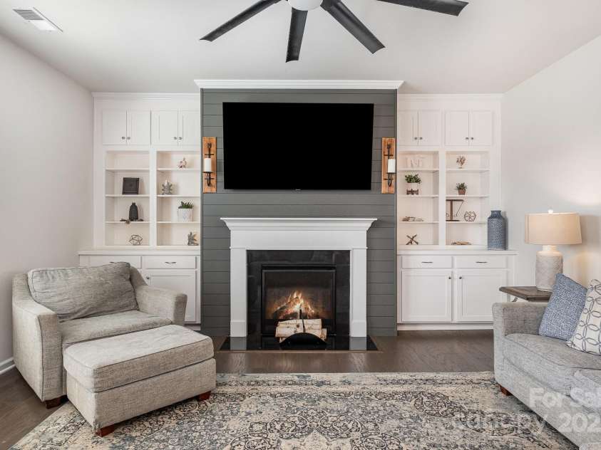 17502 Snug Harbor Road, Charlotte, NC 28278.  MLS# CAR4247407, YatesRealty ID 7488. Fireplace with custom built-ins