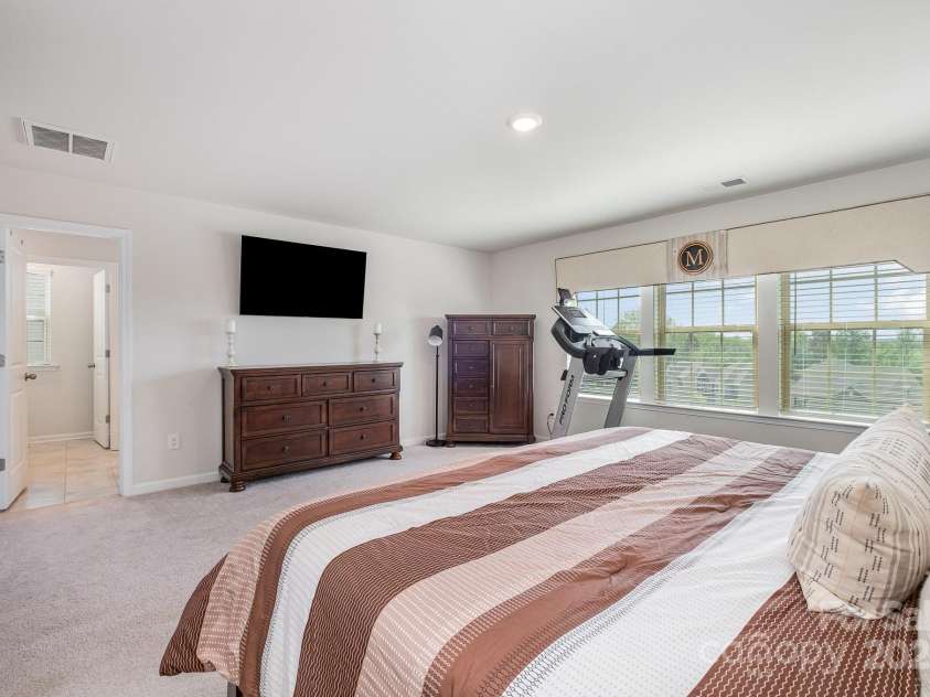 17502 Snug Harbor Road, Charlotte, NC 28278.  MLS# CAR4247407, YatesRealty ID 7488. Upper level bedroom 1