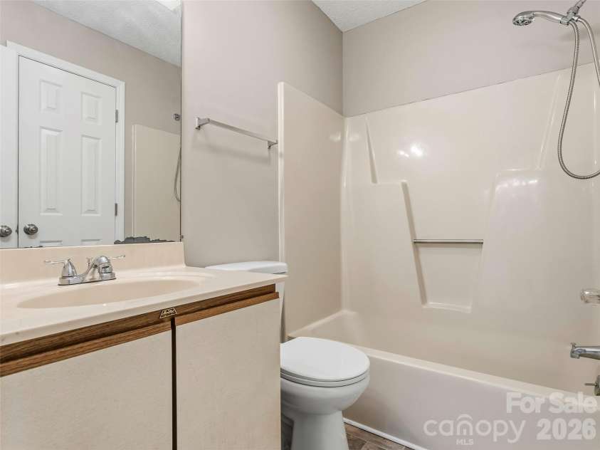 102 Abbey Circle, Asheville, NC 28805.  MLS# CAR4328206, YatesRealty ID 749. Bathroom 2