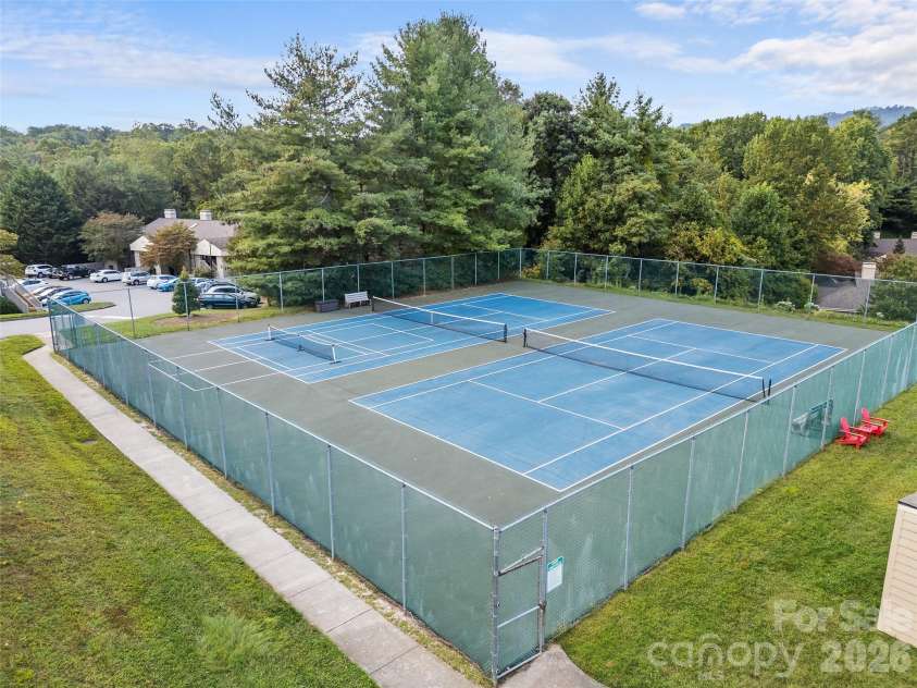102 Abbey Circle, Asheville, NC 28805.  MLS# CAR4328206, YatesRealty ID 749. Community tennis courts