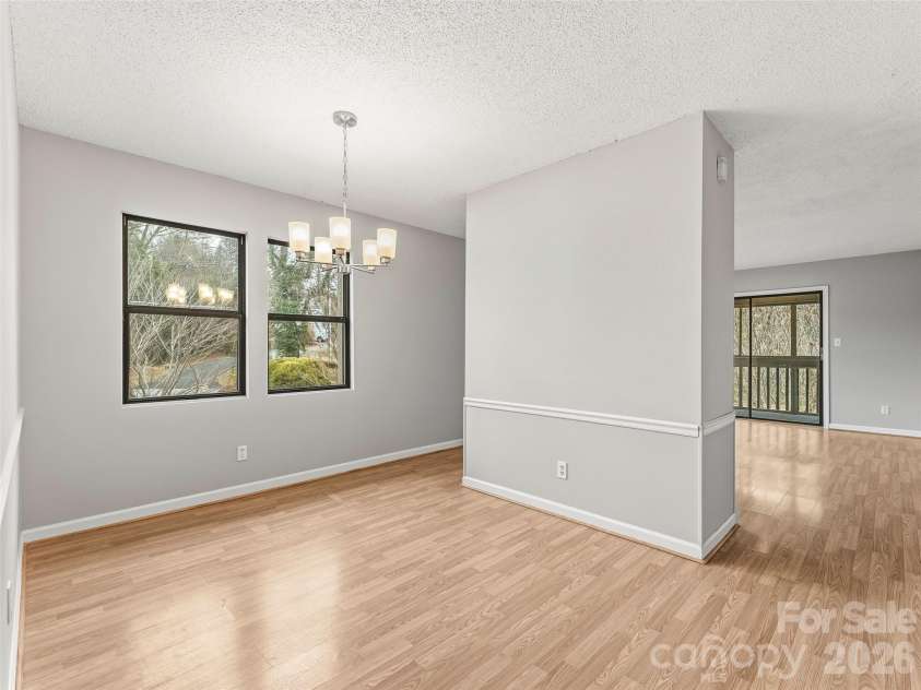 102 Abbey Circle, Asheville, NC 28805.  MLS# CAR4328206, YatesRealty ID 749. Dining Area