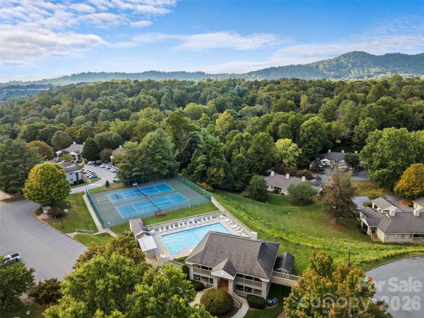 102 Abbey Circle, Asheville, NC 28805.  MLS# CAR4328206, YatesRealty ID 749. Welcome to the Cloisters