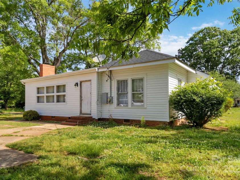 6037 pleasant grove Road, Charlotte, NC 28216.  MLS# CAR4217156, YatesRealty ID 749. 