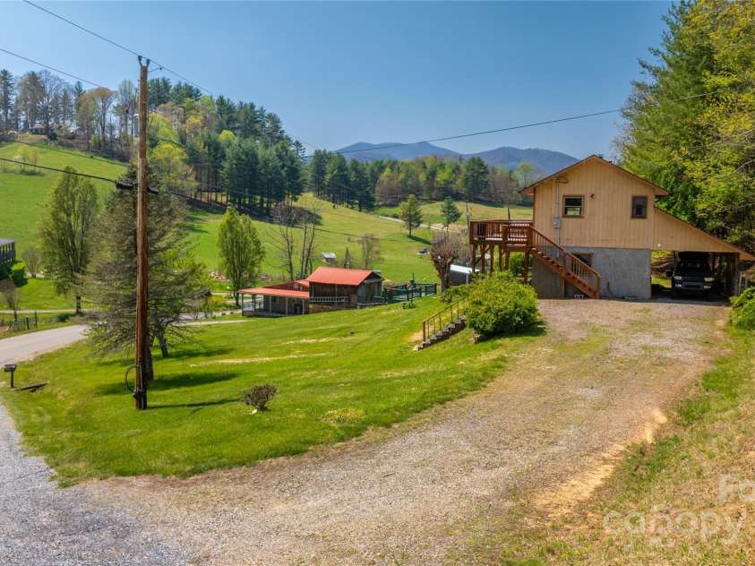 21 Barkers Lane, Clyde, NC 28721.  MLS# CAR4248237, YatesRealty ID 7493. 