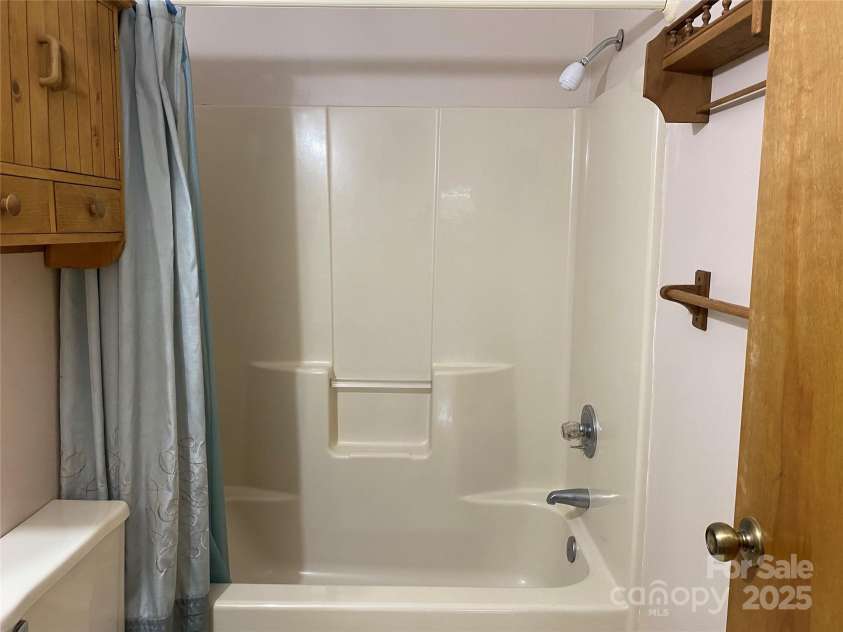 21 Barkers Lane, Clyde, NC 28721.  MLS# CAR4248237, YatesRealty ID 7493. 