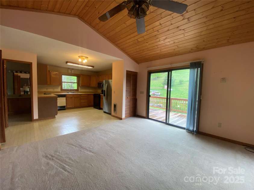 21 Barkers Lane, Clyde, NC 28721.  MLS# CAR4248237, YatesRealty ID 7493. 