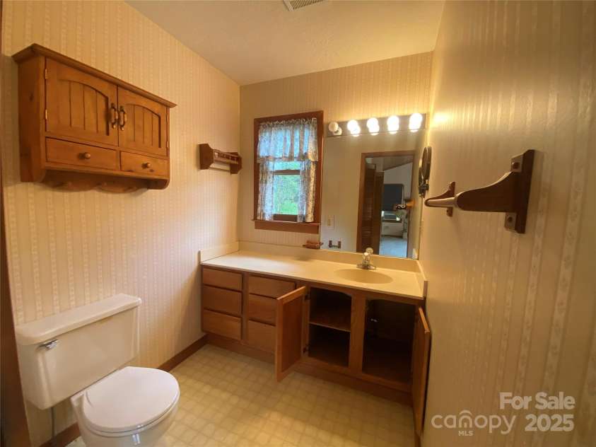 21 Barkers Lane, Clyde, NC 28721.  MLS# CAR4248237, YatesRealty ID 7493. 