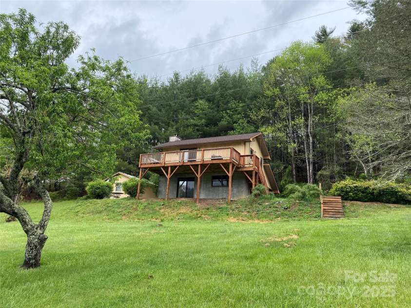 21 Barkers Lane, Clyde, NC 28721.  MLS# CAR4248237, YatesRealty ID 7493. 