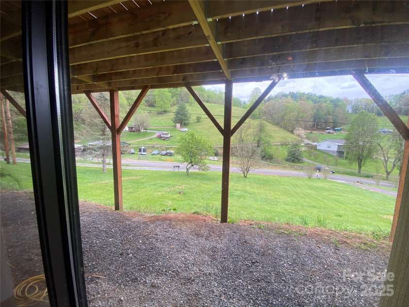 21 Barkers Lane, Clyde, NC 28721.  MLS# CAR4248237, YatesRealty ID 7493. 