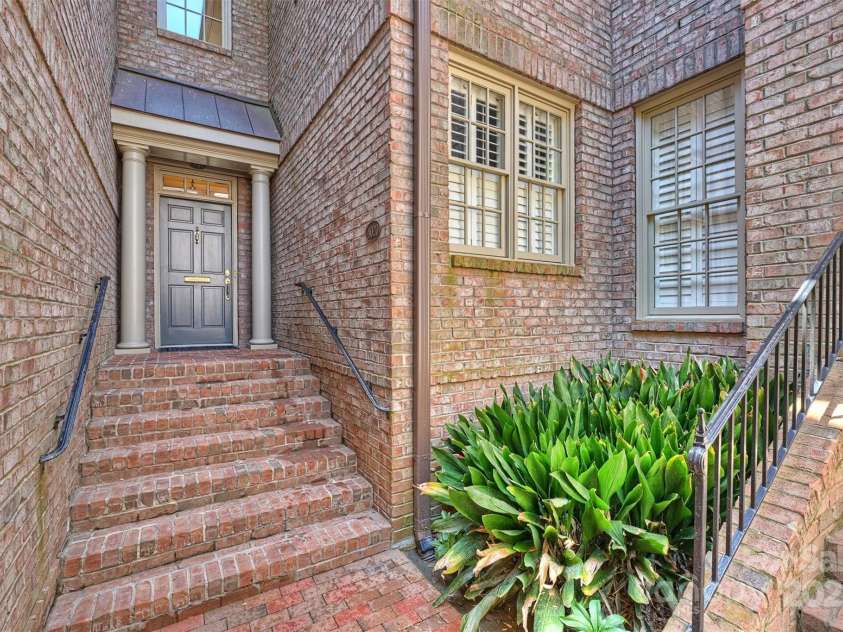 4020 Barclay Downs Drive, Charlotte, NC 28209.  MLS# CAR4249767, YatesRealty ID 7494. 