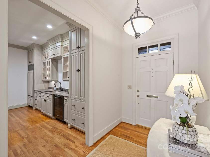 4020 Barclay Downs Drive, Charlotte, NC 28209.  MLS# CAR4249767, YatesRealty ID 7494. 