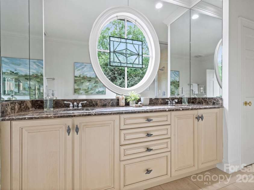 4020 Barclay Downs Drive, Charlotte, NC 28209.  MLS# CAR4249767, YatesRealty ID 7494. 