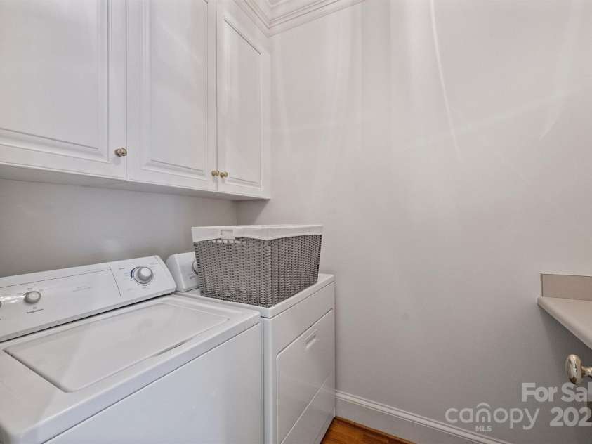 4020 Barclay Downs Drive, Charlotte, NC 28209.  MLS# CAR4249767, YatesRealty ID 7494. 