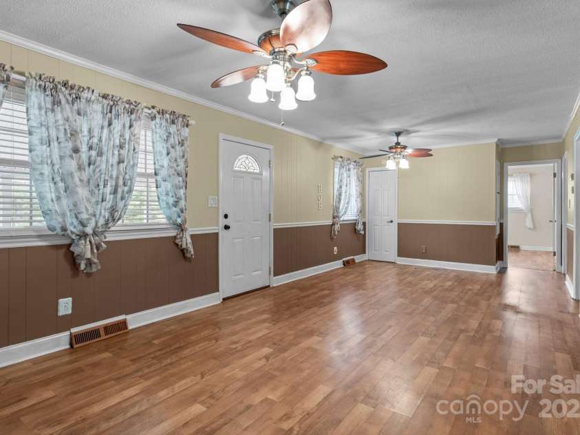 394 Efird Street, Gastonia, NC 28054.  MLS# CAR4242731, YatesRealty ID 7495. 